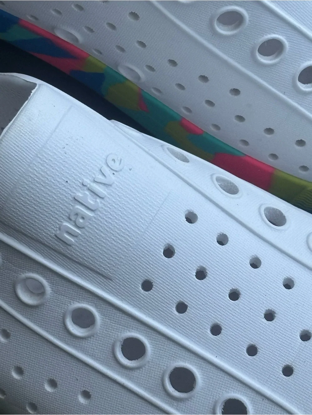 Native Kids Water Shoes in White with Neon Pink, Yellow & Blue Toe Size 9